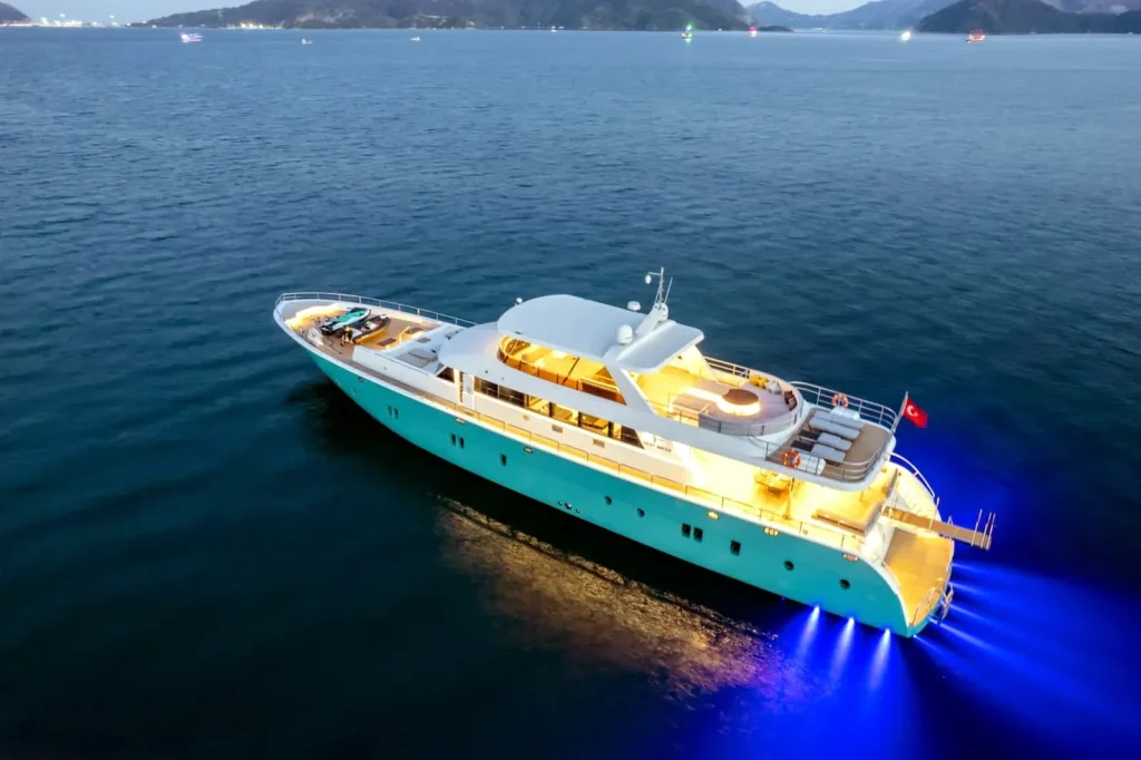 Motor Yacht Deep Water