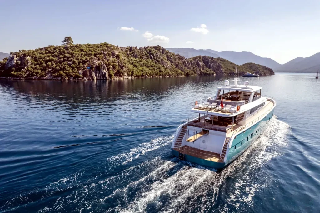 Motor Yacht Deep Water