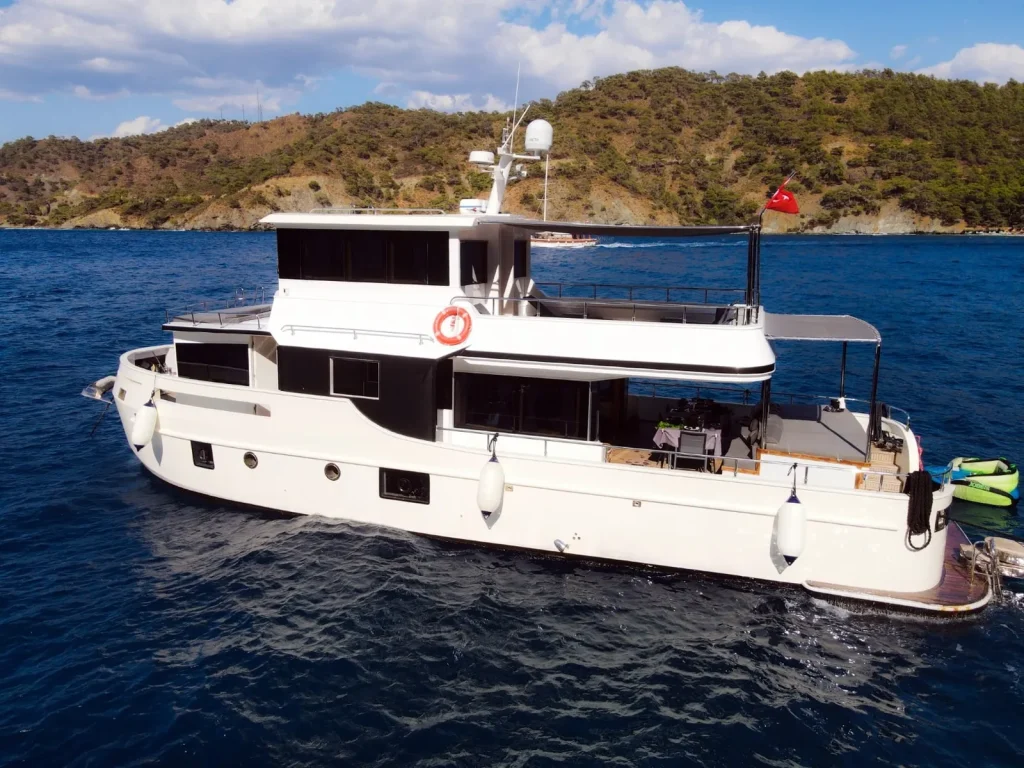 Motor Yacht Nayk 1