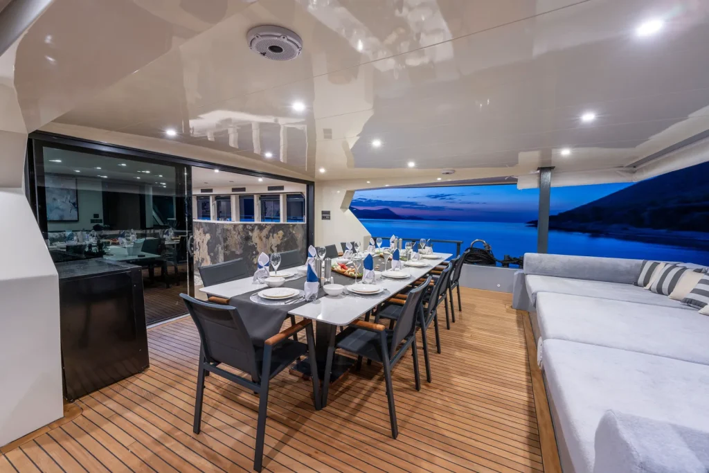 Motor Yacht Calm Down