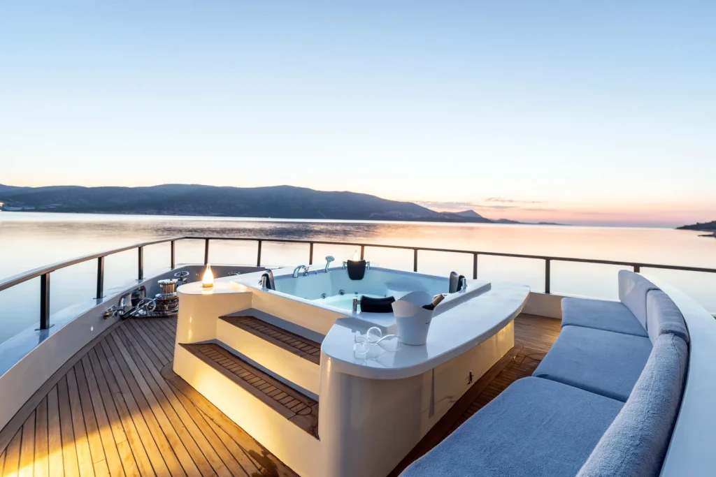Motor Yacht Calm Down